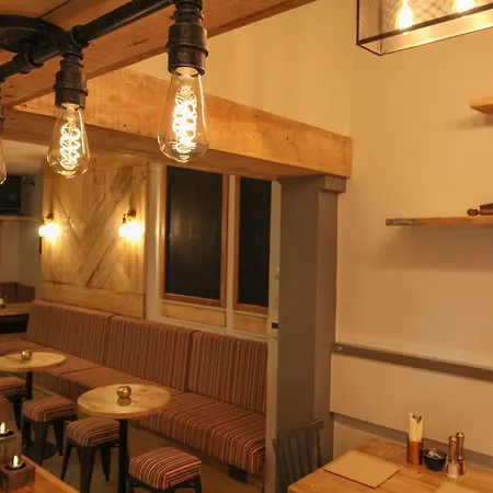 The Travel And 3* スカーバラ